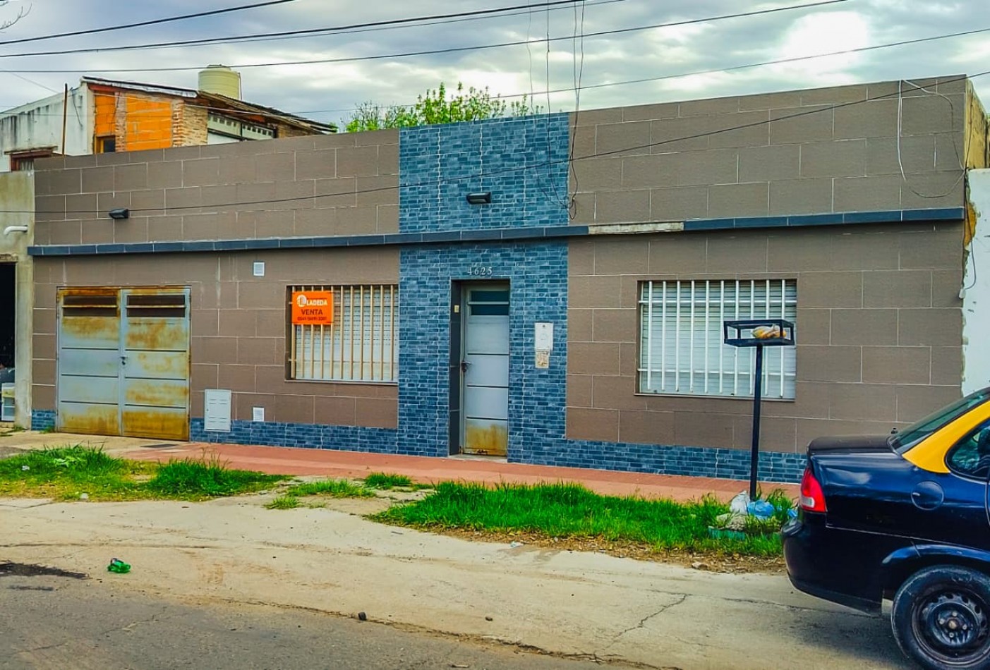 CASA TOTALMENTE REMODELADA 3 DORMITORIOS Y DOBLE COCHERA