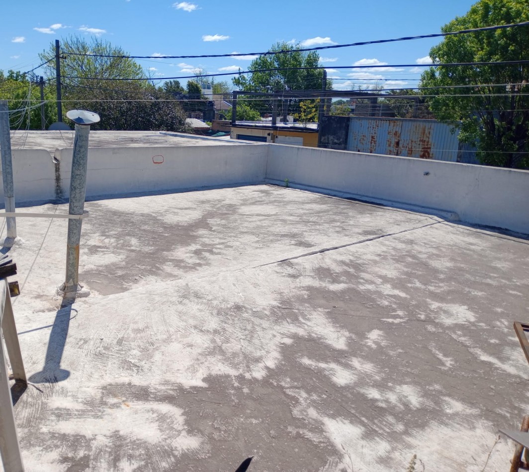 CASA TOTALMENTE REMODELADA 3 DORMITORIOS Y DOBLE COCHERA