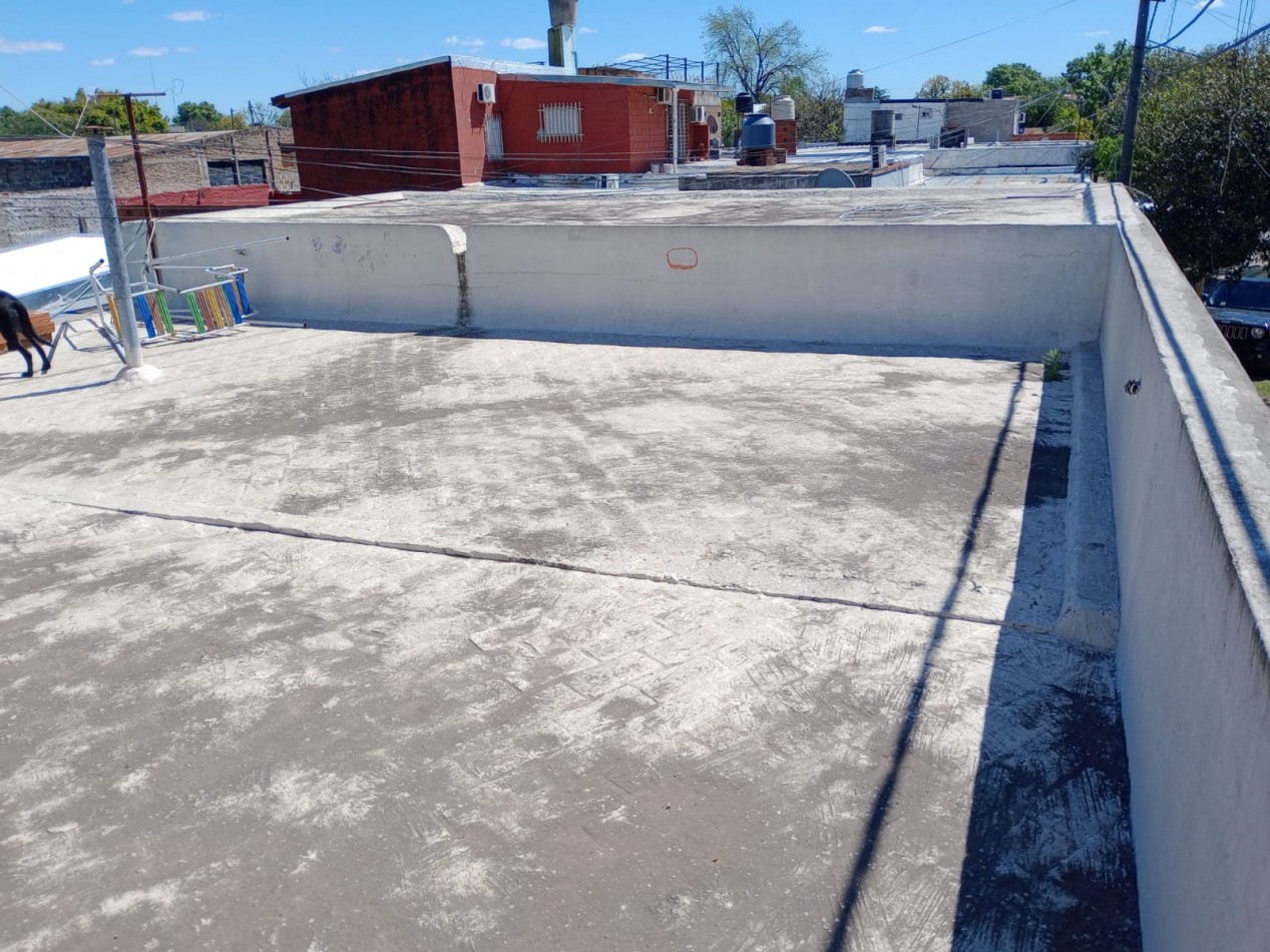 CASA TOTALMENTE REMODELADA 3 DORMITORIOS Y DOBLE COCHERA