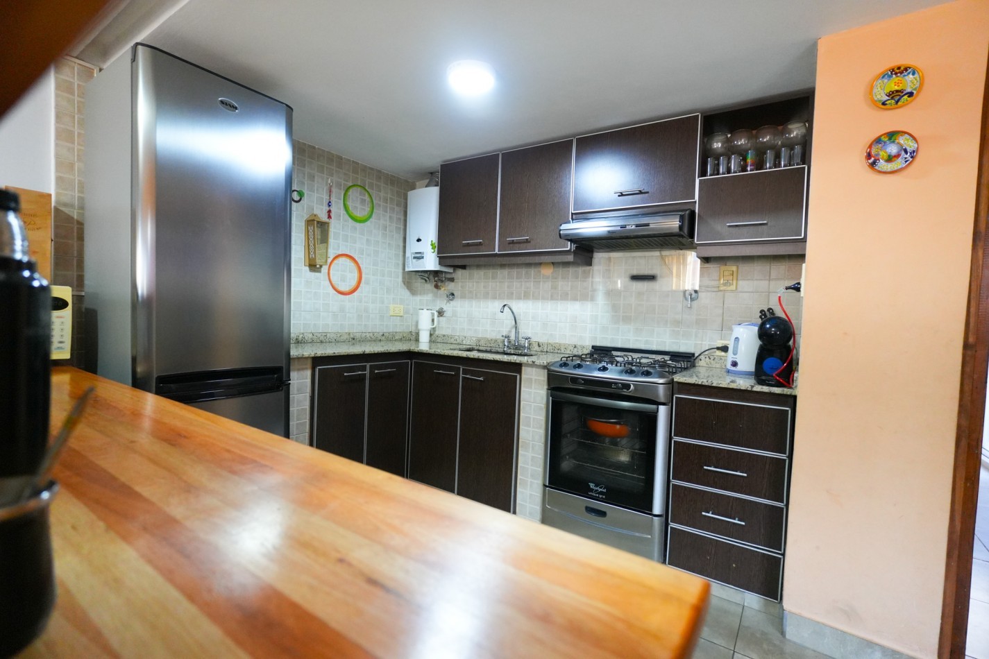 CASA TOTALMENTE REMODELADA 3 DORMITORIOS Y DOBLE COCHERA