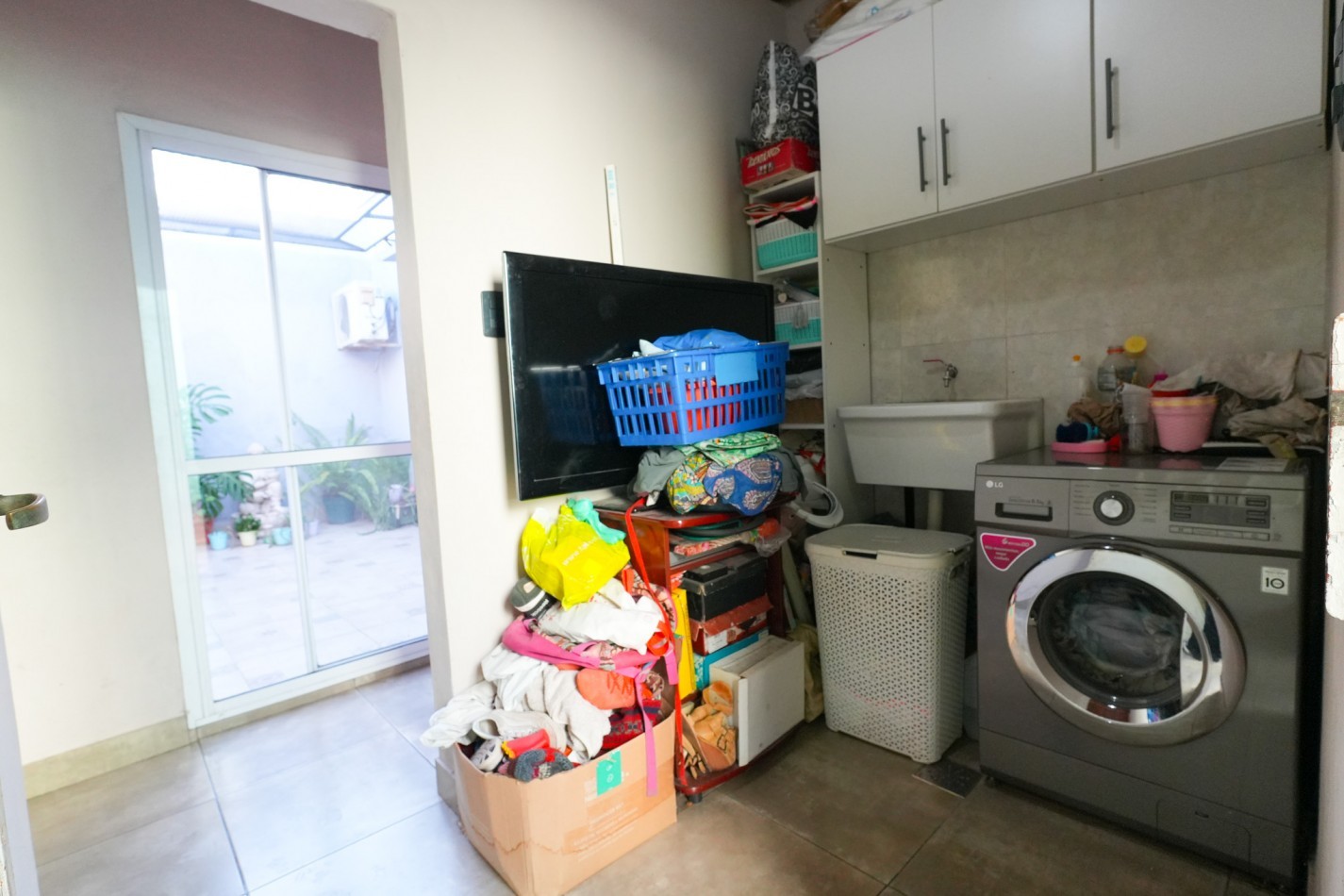 CASA TOTALMENTE REMODELADA 3 DORMITORIOS Y DOBLE COCHERA