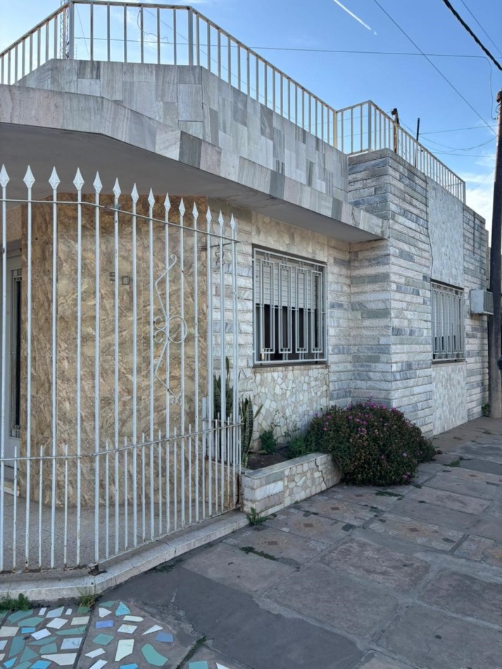 ARROYO SECO - CASA EN ESQUINA -Alvarado 501 (Alvarado y 9 de Julio) - Paralela al Club Athletic