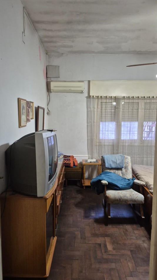 ALQUILO CASA AL FRENTE 2 DORMITORIOS- PATIO Y TERRAZA   - RIO DE JANEIRO 2478