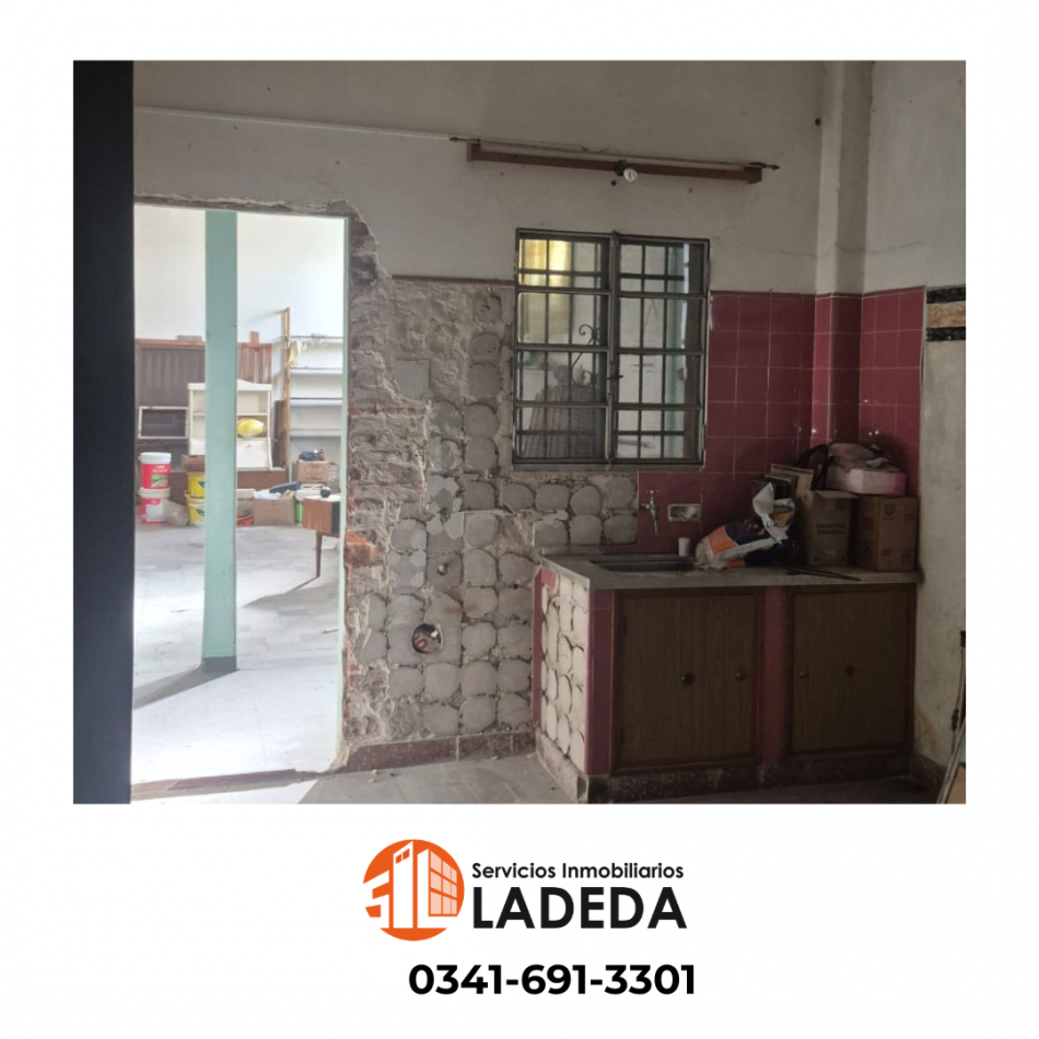 ALQUILO CASA USO COMERCIAL- FRENTE A IMPORTANTE COLEGIO