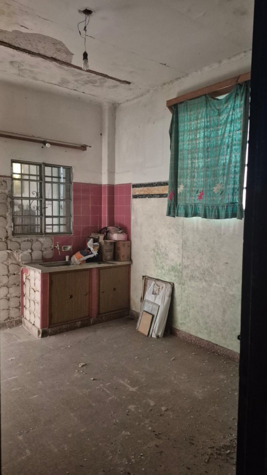 ALQUILO CASA USO COMERCIAL- FRENTE A IMPORTANTE COLEGIO