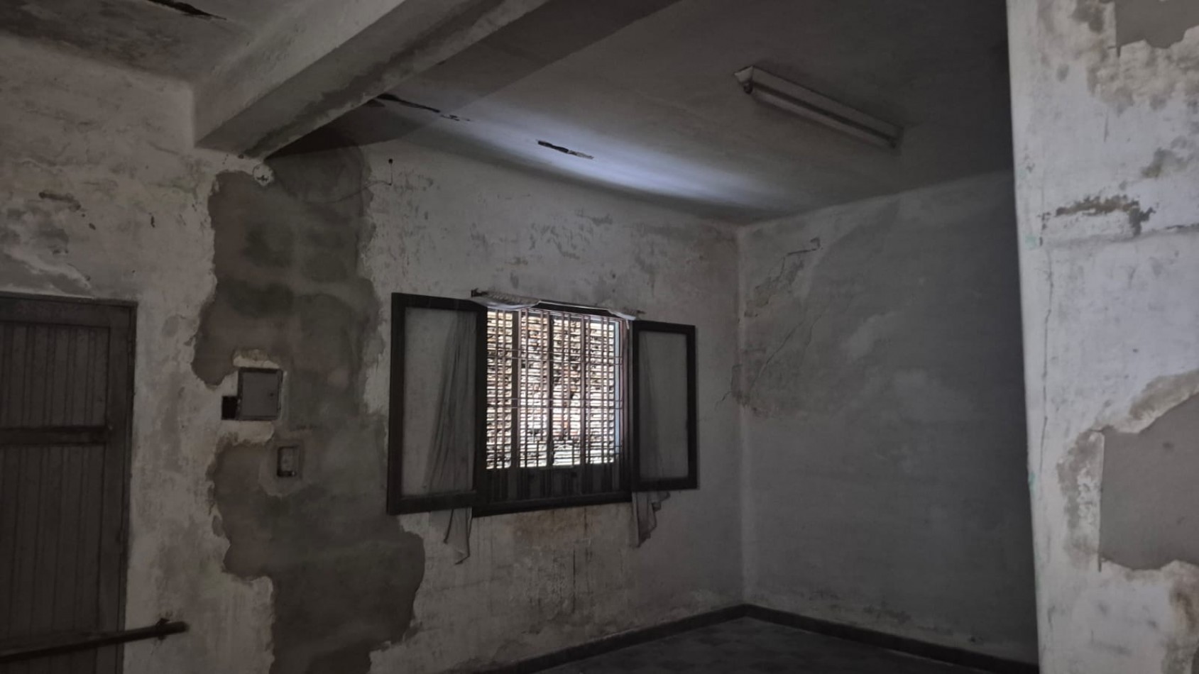 ALQUILO CASA USO COMERCIAL- FRENTE A IMPORTANTE COLEGIO