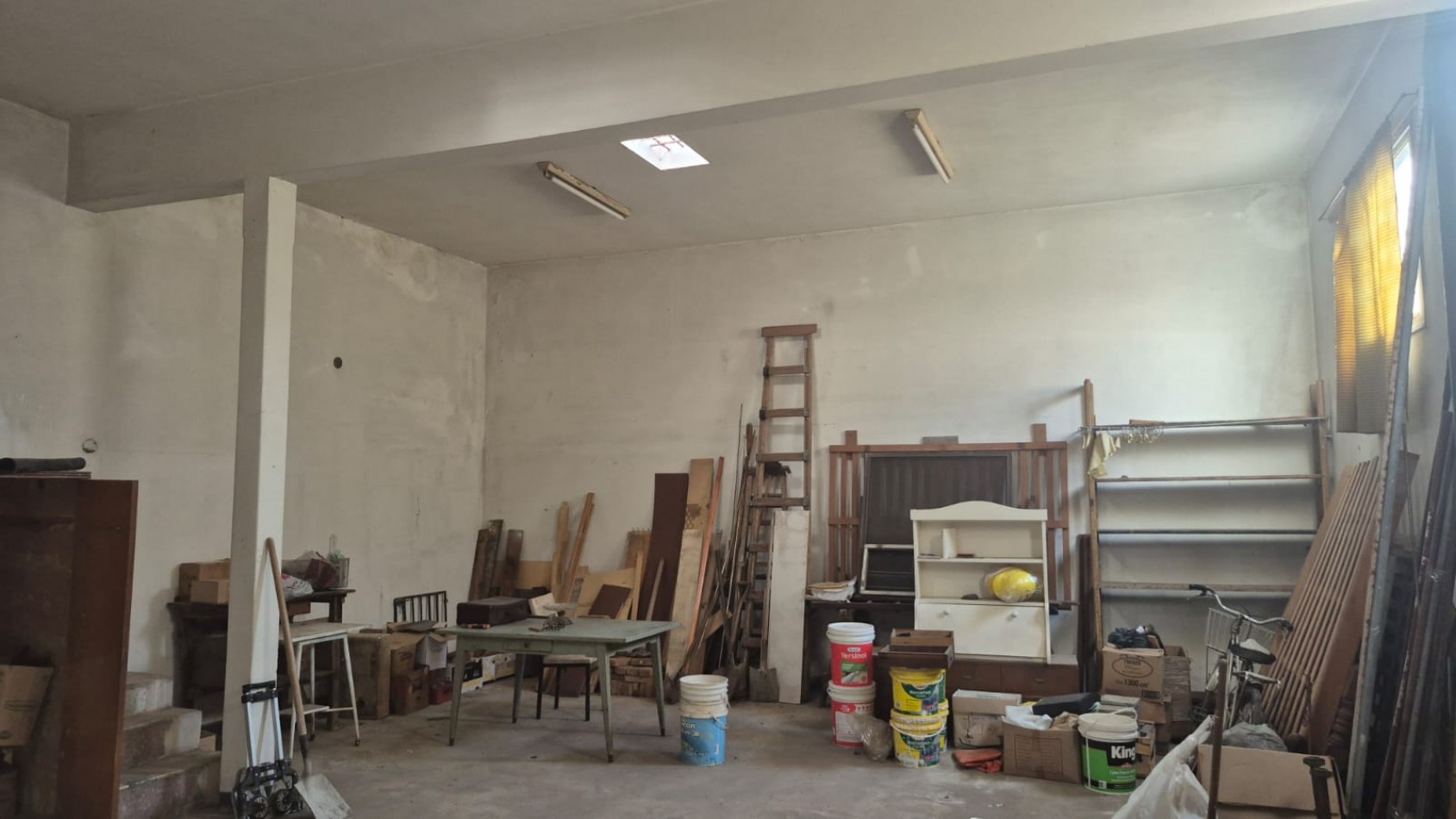 ALQUILO CASA USO COMERCIAL- FRENTE A IMPORTANTE COLEGIO