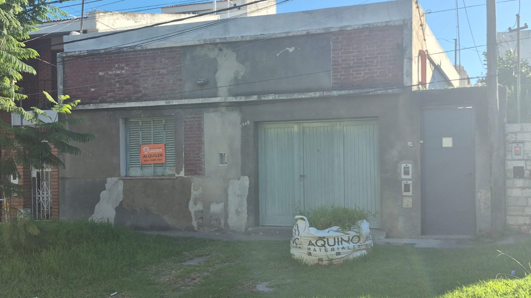 ALQUILO CASA USO COMERCIAL- FRENTE A IMPORTANTE COLEGIO