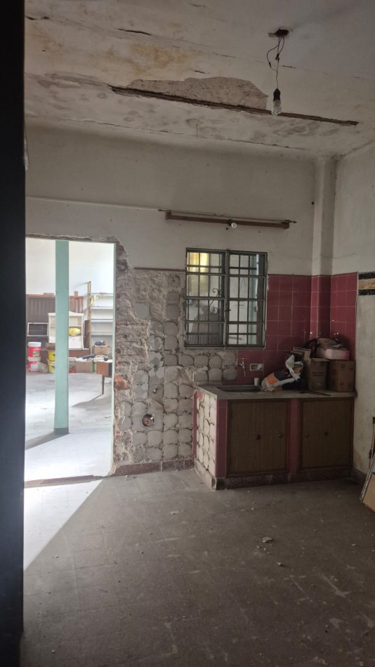 ALQUILO CASA USO COMERCIAL- FRENTE A IMPORTANTE COLEGIO