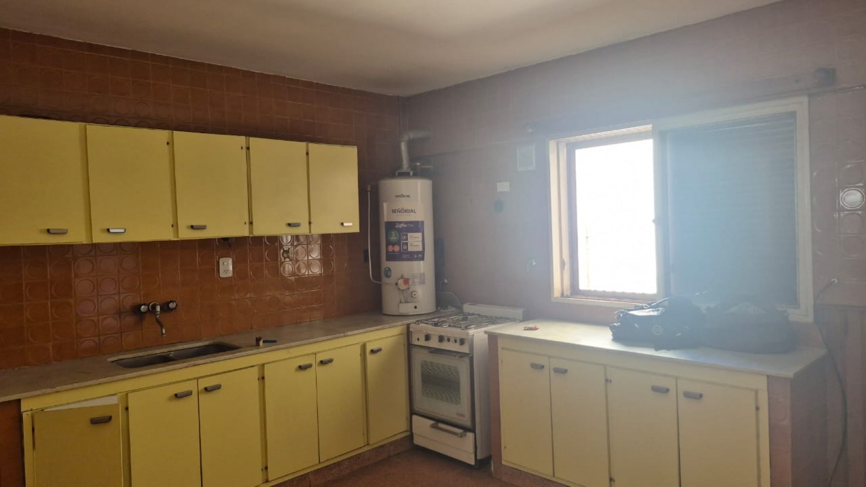 DEPARTAMENTO !!! OPORTUNIDAD UNICA: 170 m² de Categoria a Modernizar en calle Cafferata