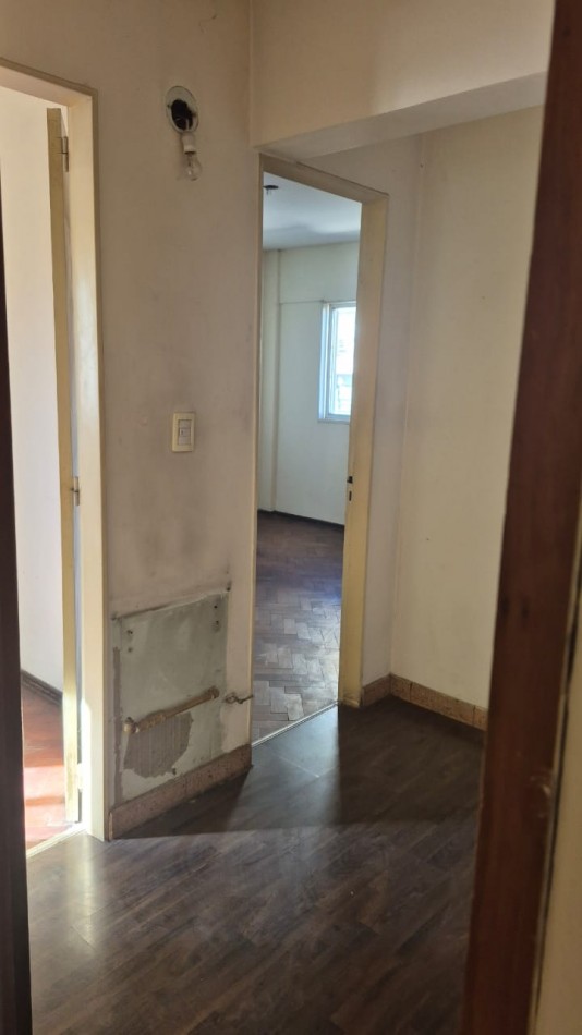 DEPARTAMENTO !!! OPORTUNIDAD UNICA: 170 m² de Categoria a Modernizar en calle Cafferata