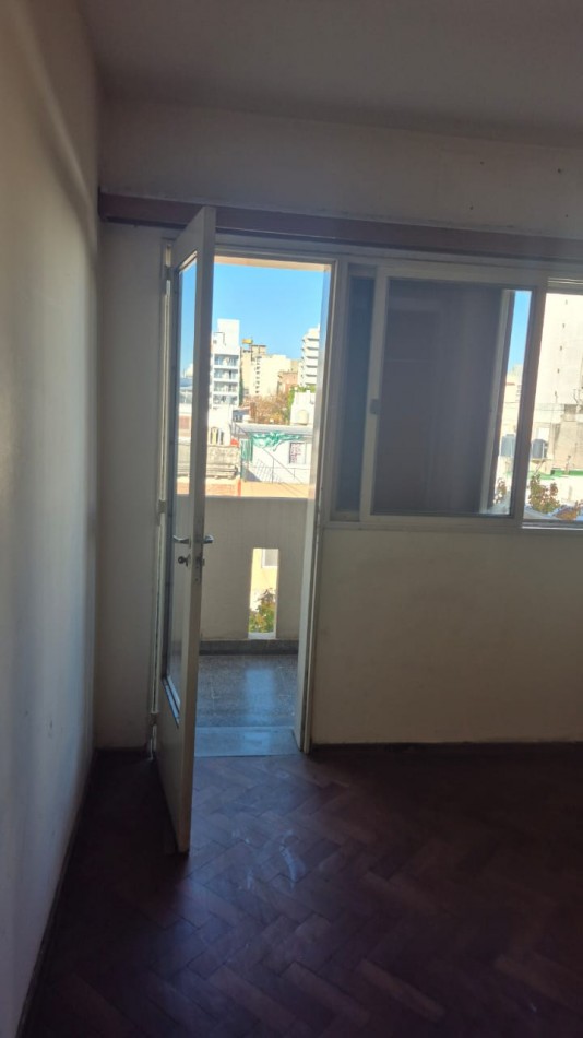 DEPARTAMENTO !!! OPORTUNIDAD UNICA: 170 m² de Categoria a Modernizar en calle Cafferata