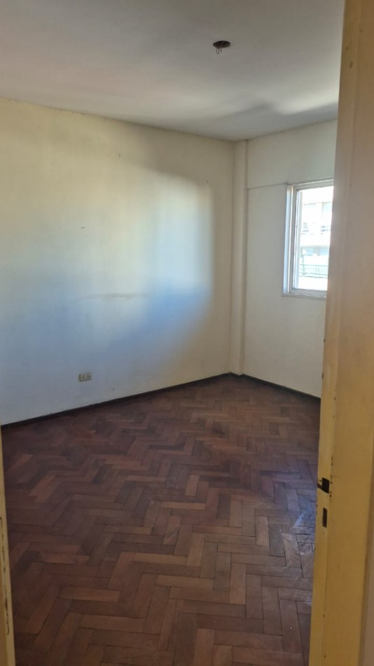 DEPARTAMENTO !!! OPORTUNIDAD UNICA: 170 m² de Categoria a Modernizar en calle Cafferata