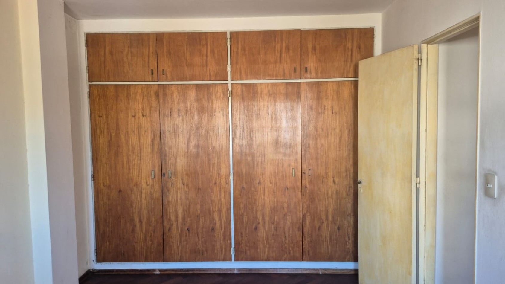 DEPARTAMENTO !!! OPORTUNIDAD UNICA: 170 m² de Categoria a Modernizar en calle Cafferata