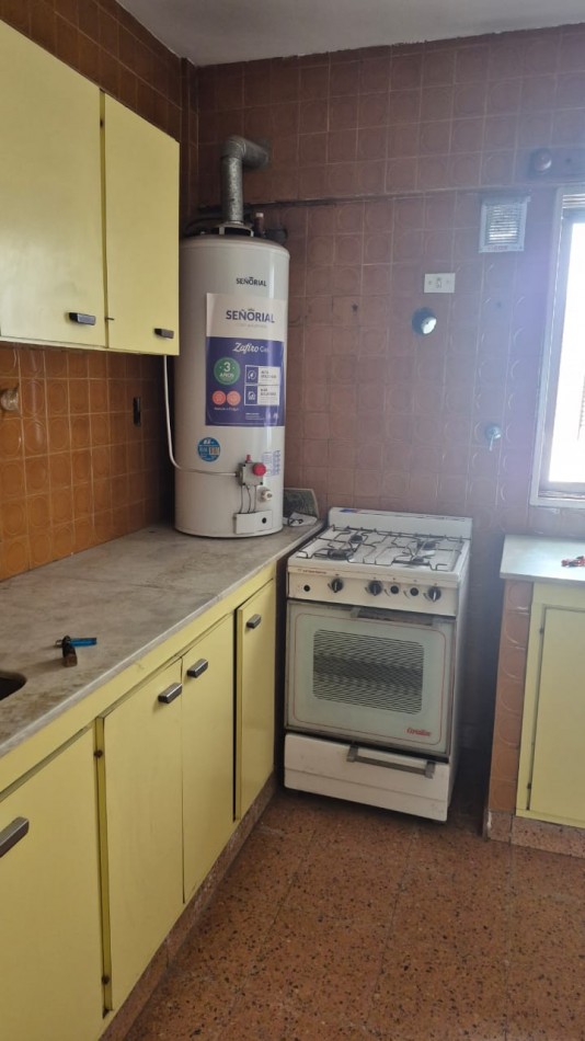 DEPARTAMENTO !!! OPORTUNIDAD UNICA: 170 m² de Categoria a Modernizar en calle Cafferata