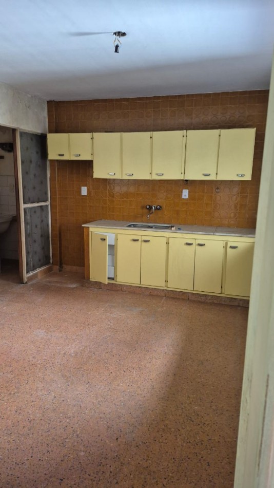 DEPARTAMENTO !!! OPORTUNIDAD UNICA: 170 m² de Categoria a Modernizar en calle Cafferata