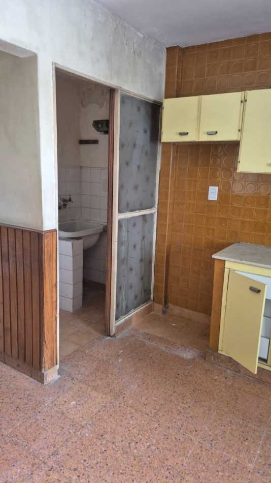 DEPARTAMENTO !!! OPORTUNIDAD UNICA: 170 m² de Categoria a Modernizar en calle Cafferata
