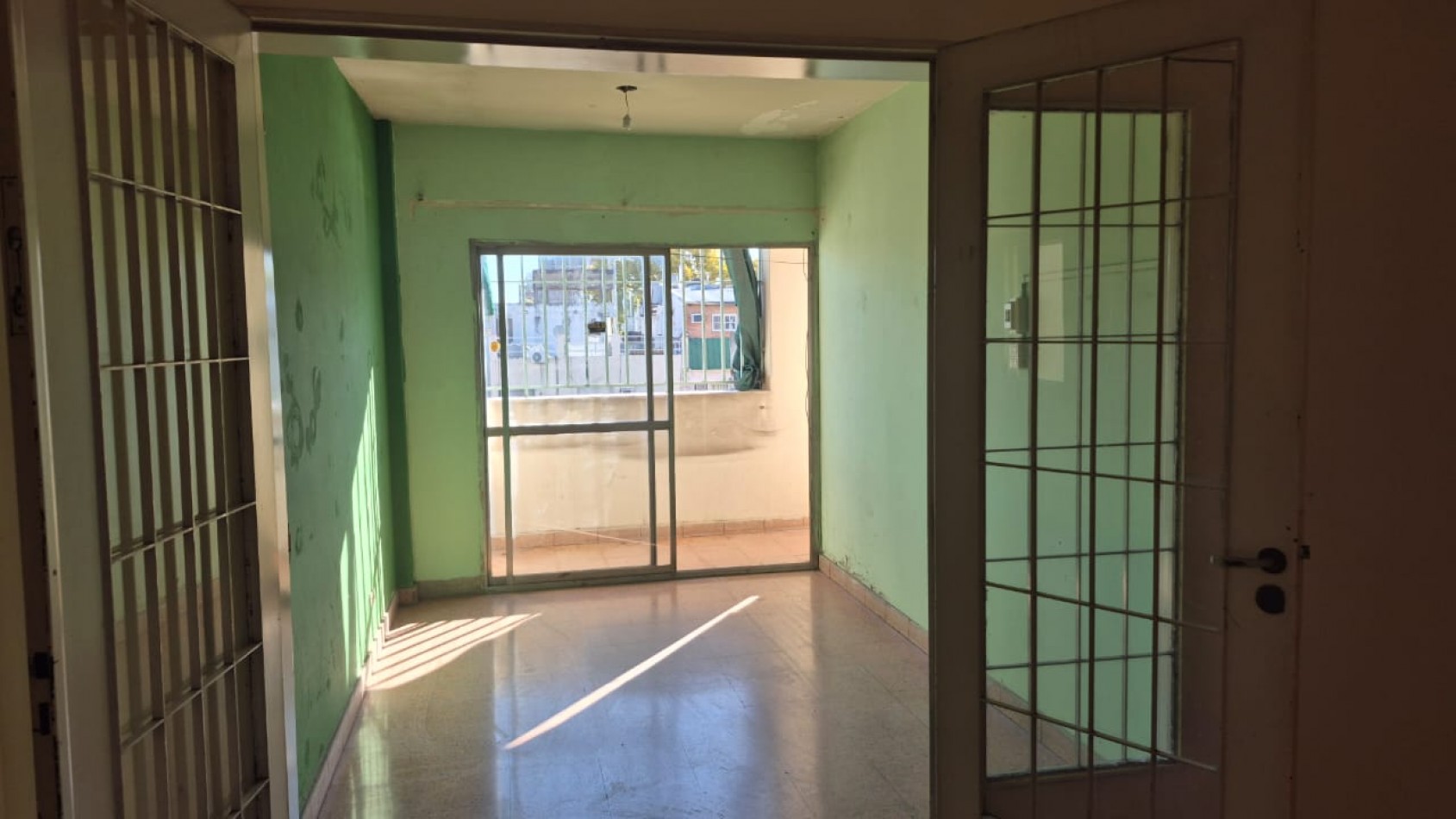 DEPARTAMENTO !!! OPORTUNIDAD UNICA: 170 m² de Categoria a Modernizar en calle Cafferata