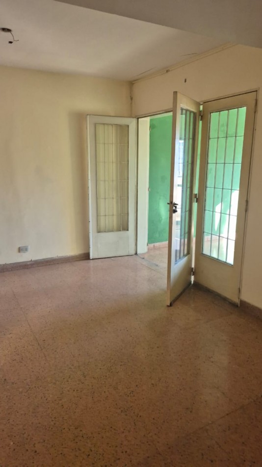 DEPARTAMENTO !!! OPORTUNIDAD UNICA: 170 m² de Categoria a Modernizar en calle Cafferata