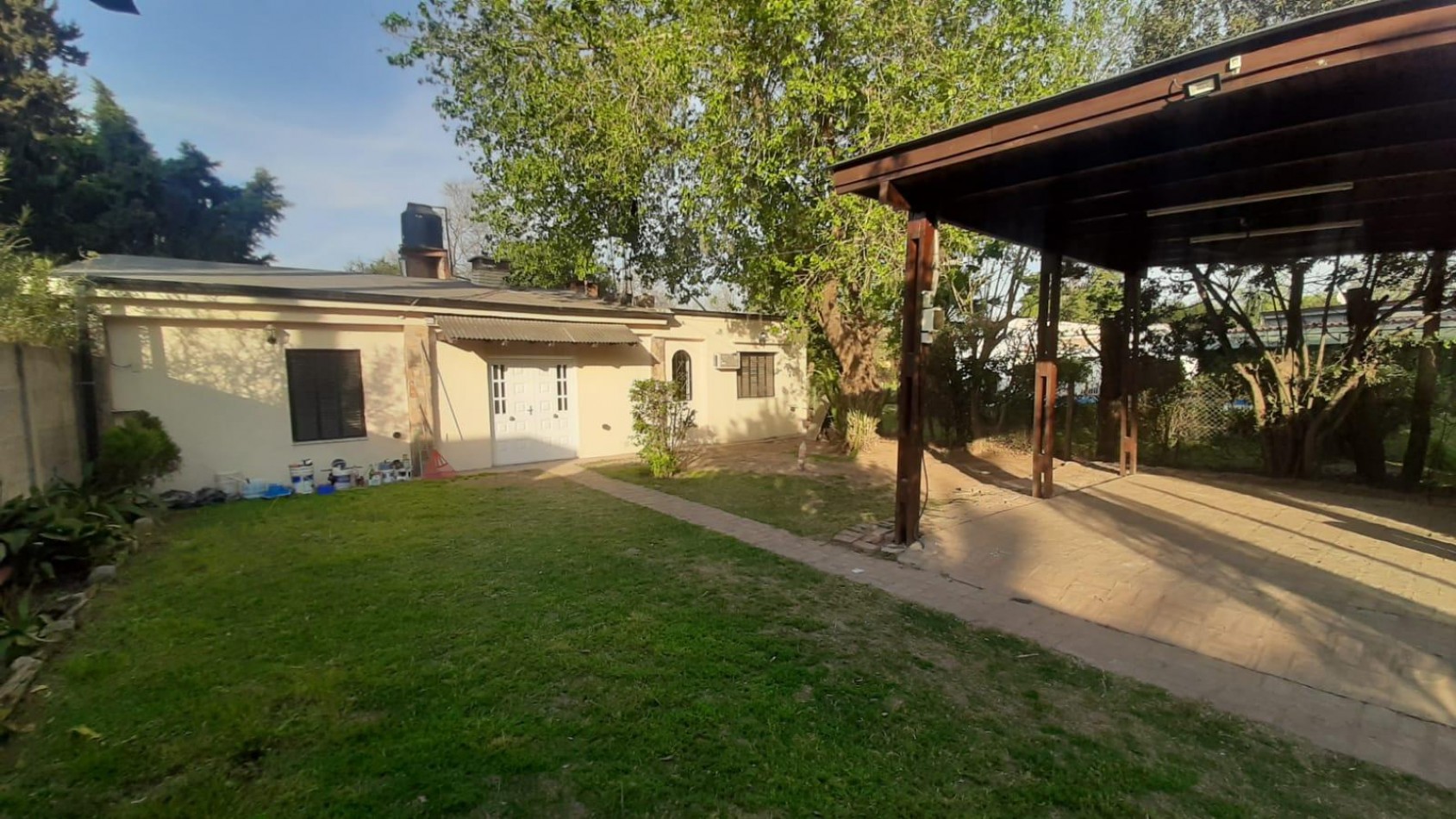 CASA EN ROLDAN CON PILETA 