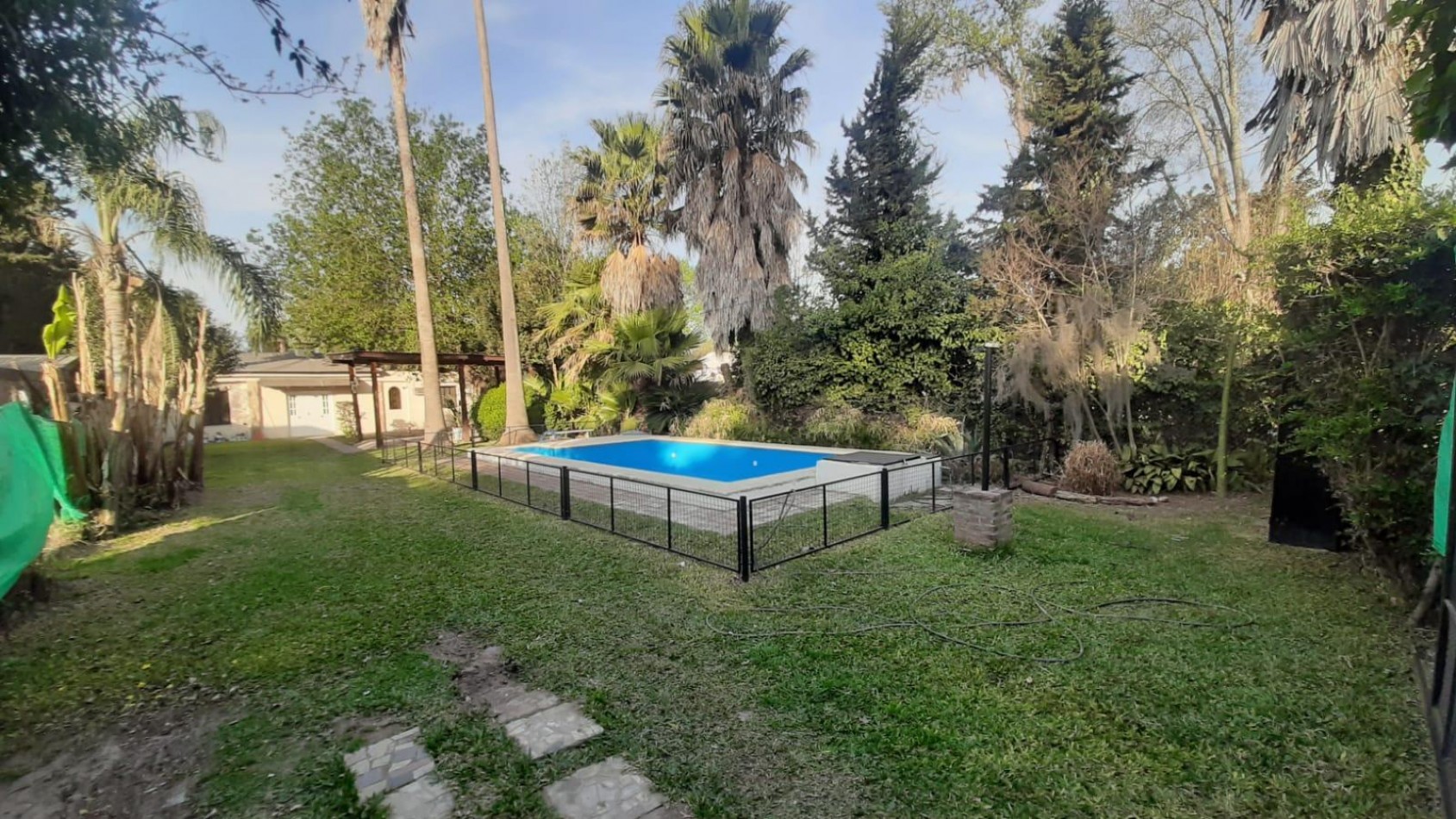 CASA EN ROLDAN CON PILETA 