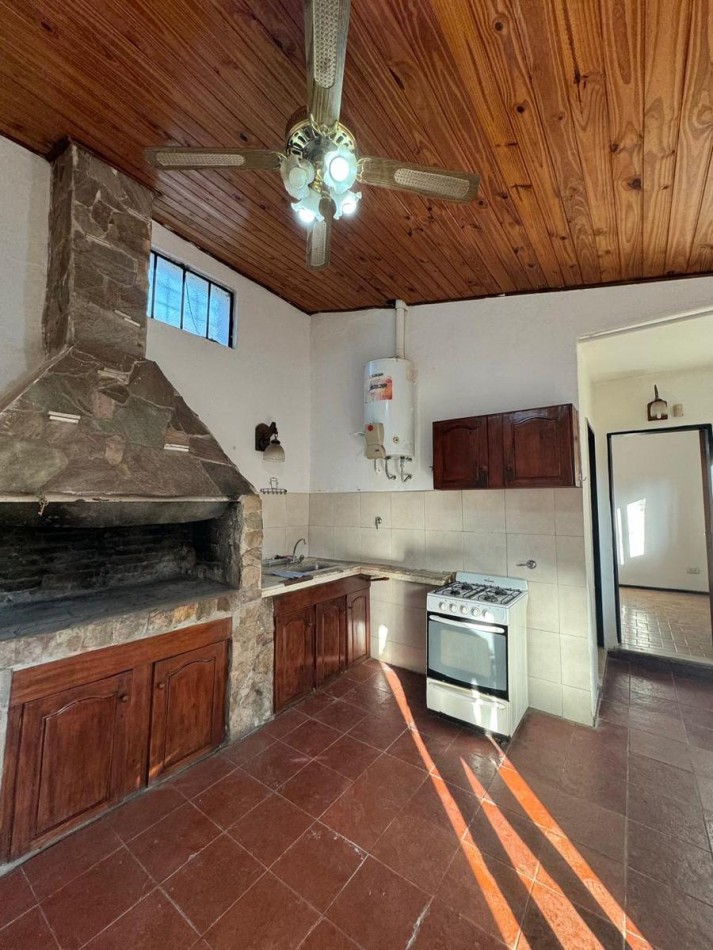 CASA EN ROLDAN CON PILETA 
