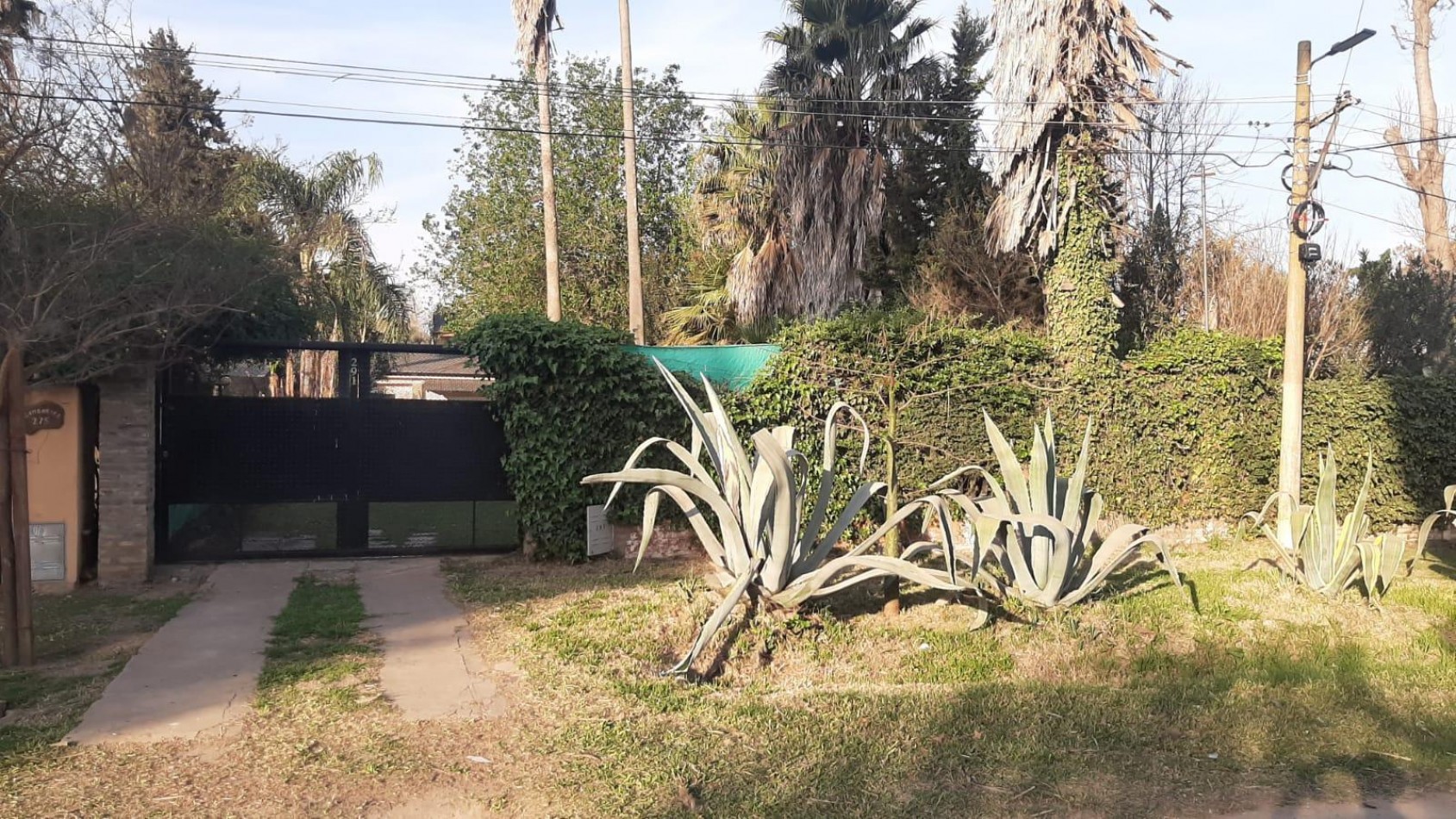 CASA EN ROLDAN CON PILETA 