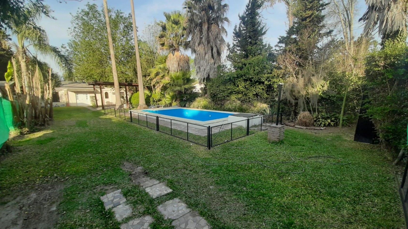 CASA EN ROLDAN CON PILETA 