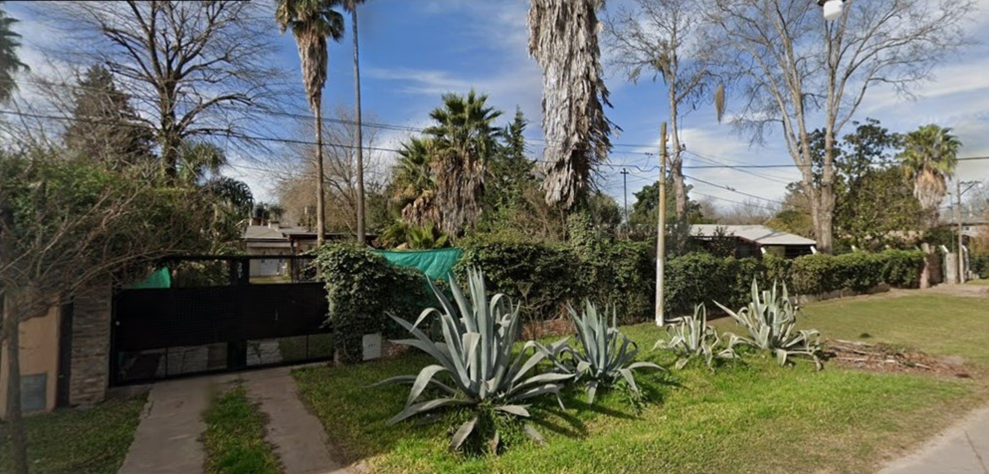 CASA EN ROLDAN CON PILETA 