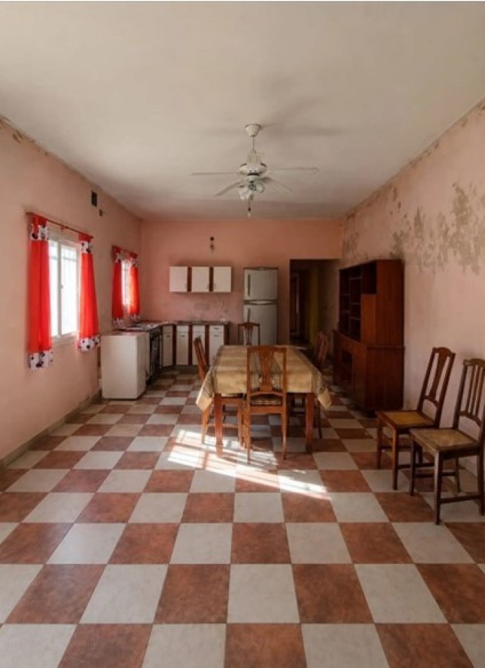 OPORTUNIDAD CASA CON PILETA EN PUEBLO ESTHER