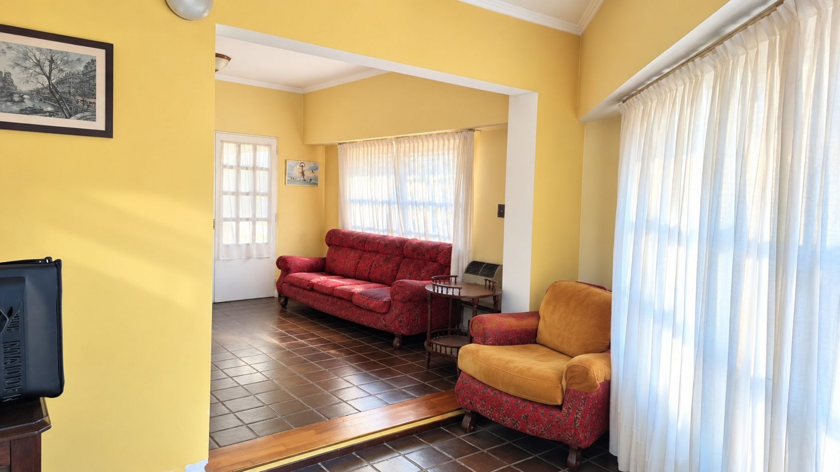 CASA EN ESQUINA - 200 m² CONSTRUIDOS EN EL CORAZON DE ECHESORTU
