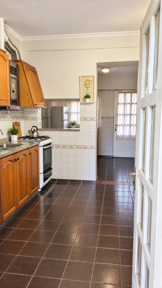 CASA EN ESQUINA - 200 m² CONSTRUIDOS EN EL CORAZON DE ECHESORTU