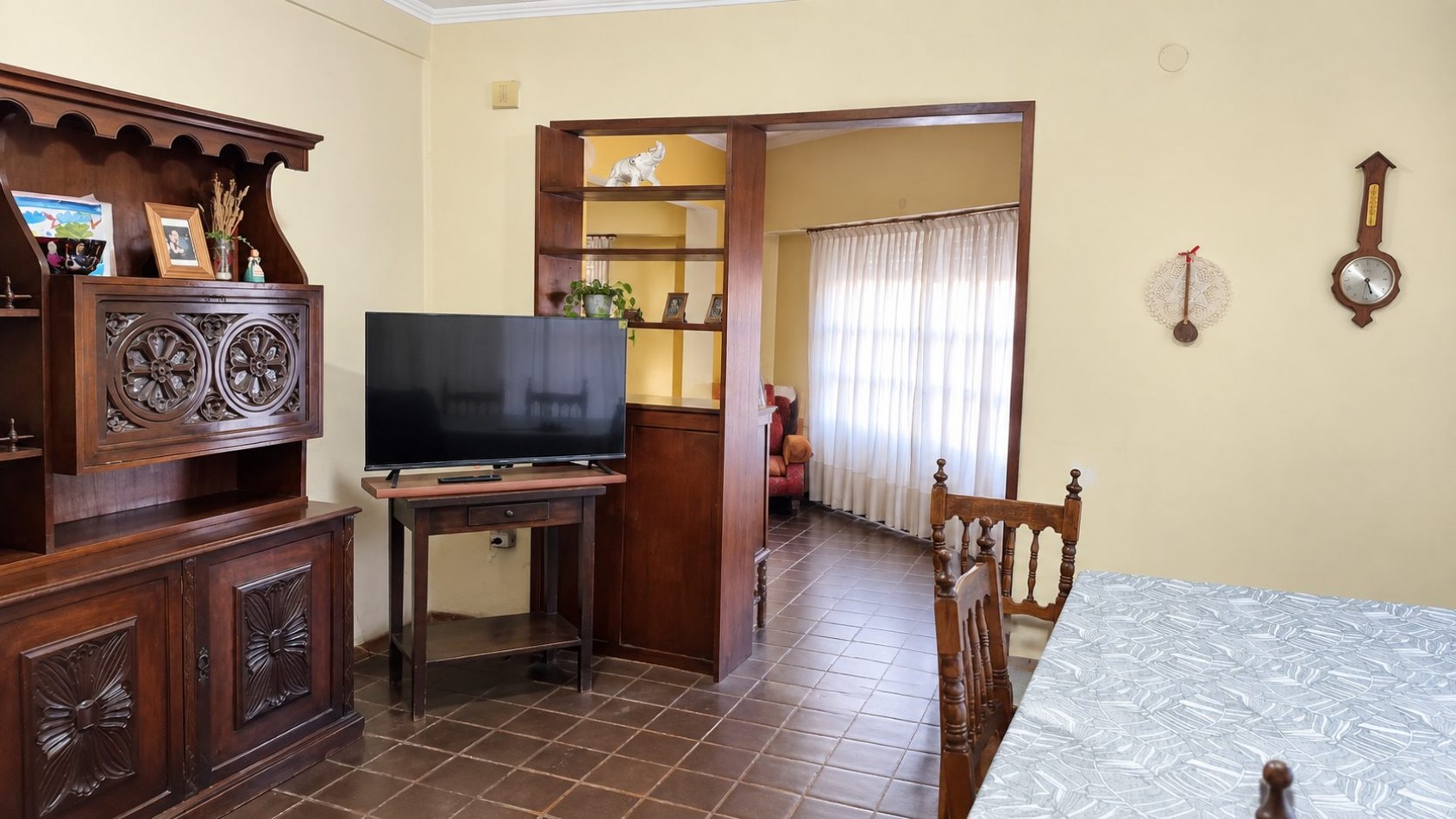 CASA EN ESQUINA - 200 m² CONSTRUIDOS EN EL CORAZON DE ECHESORTU