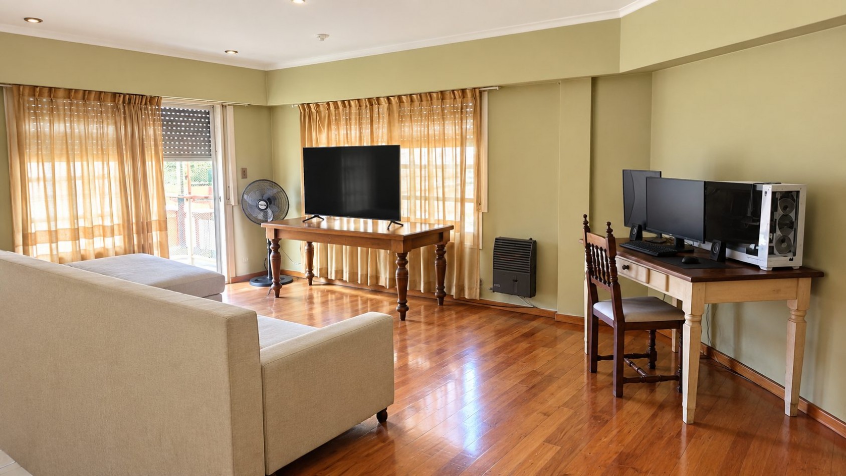 CASA EN ESQUINA - 200 m² CONSTRUIDOS EN EL CORAZON DE ECHESORTU