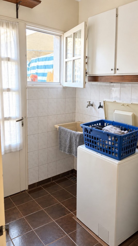 CASA EN ESQUINA - 200 m² CONSTRUIDOS EN EL CORAZON DE ECHESORTU