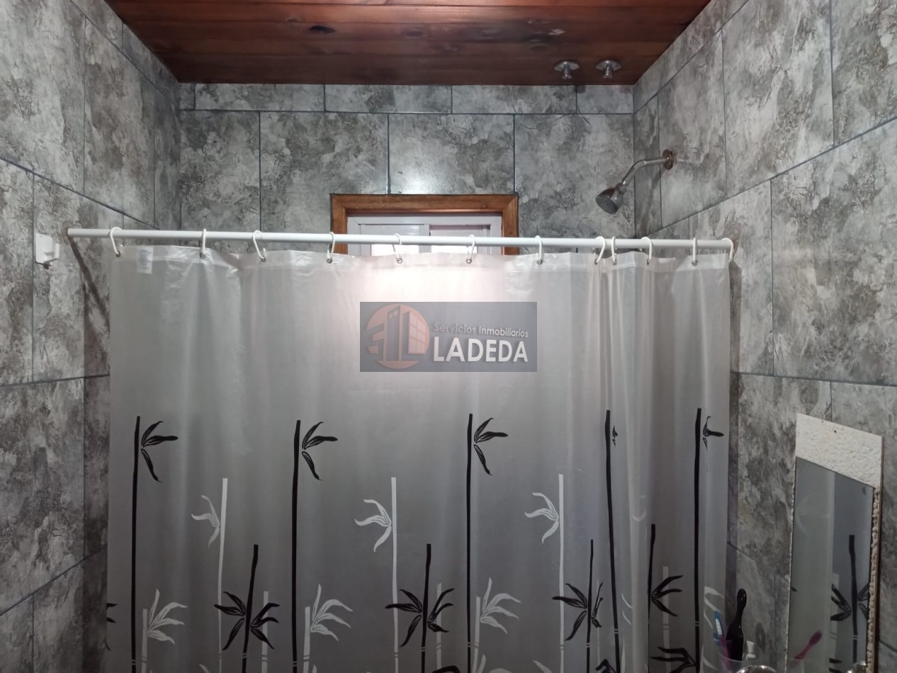 CASA CON PILETA Y HERMO PARQUE EN PUNTA CHACRA - ROLDAN