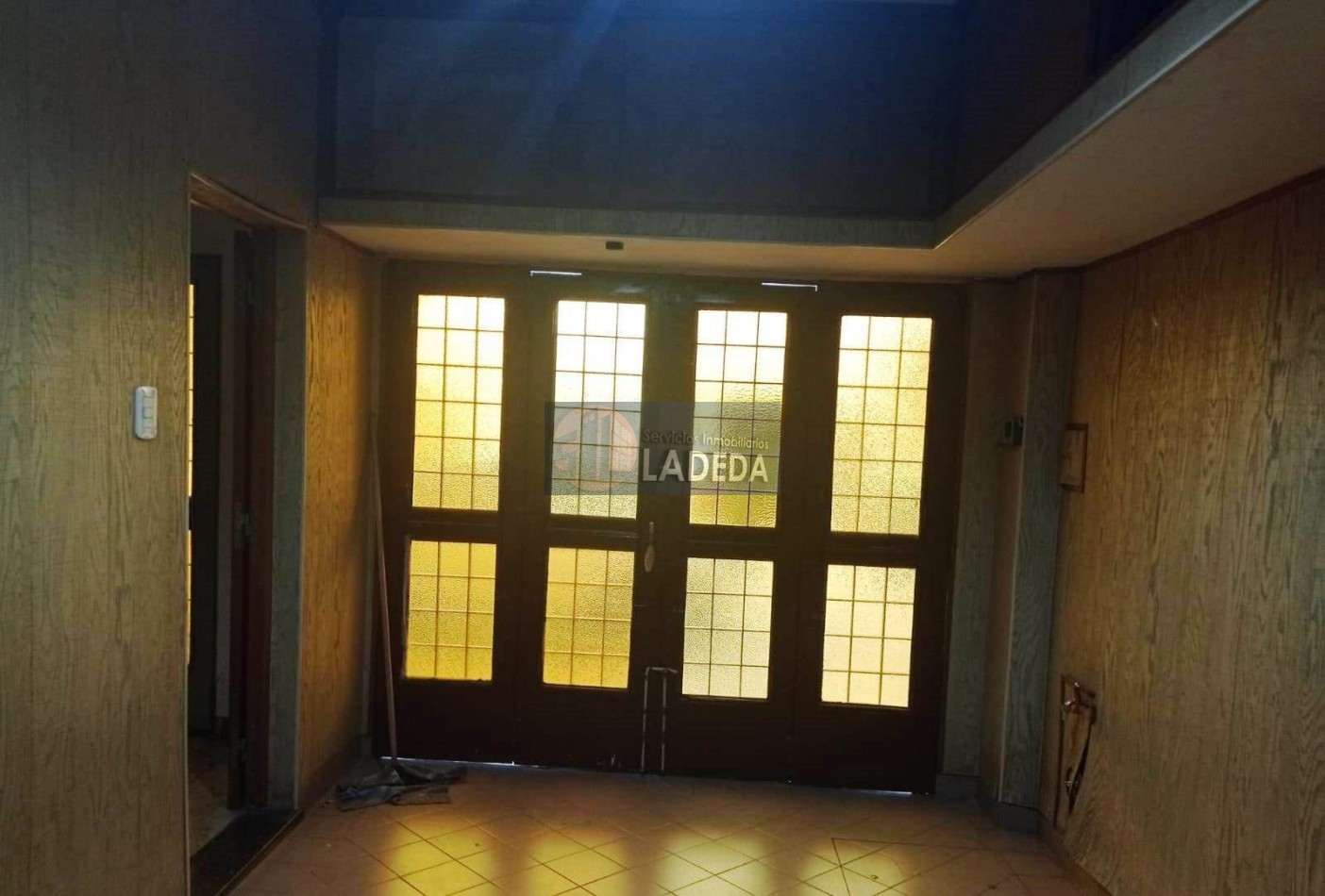 CASA AL FRENTE EN BARRIO AZCUENAGA