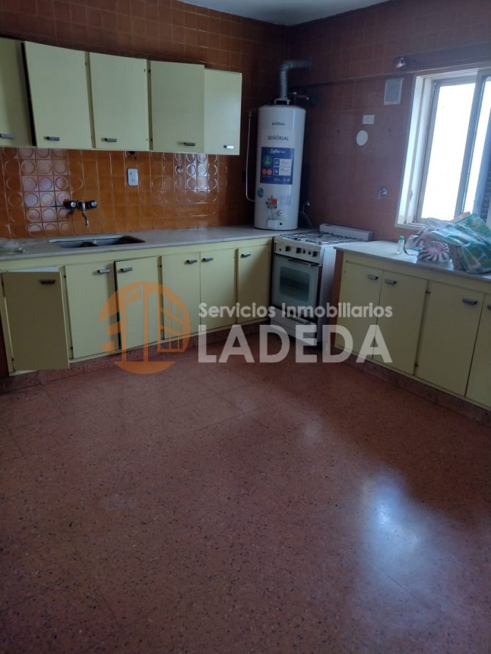 OPORTUNIDAD UNICA: 170 m² de Categoria a Reciclar en calle Cafferata