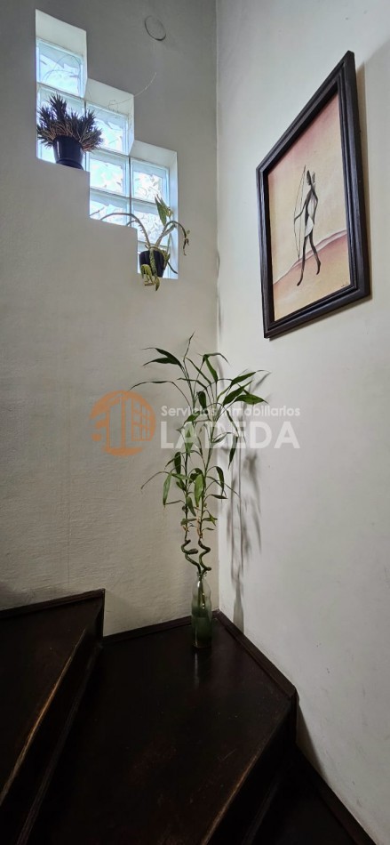 HERMOSA CASA EN BARRIO BELGRANO - ECUADOR AL 1000