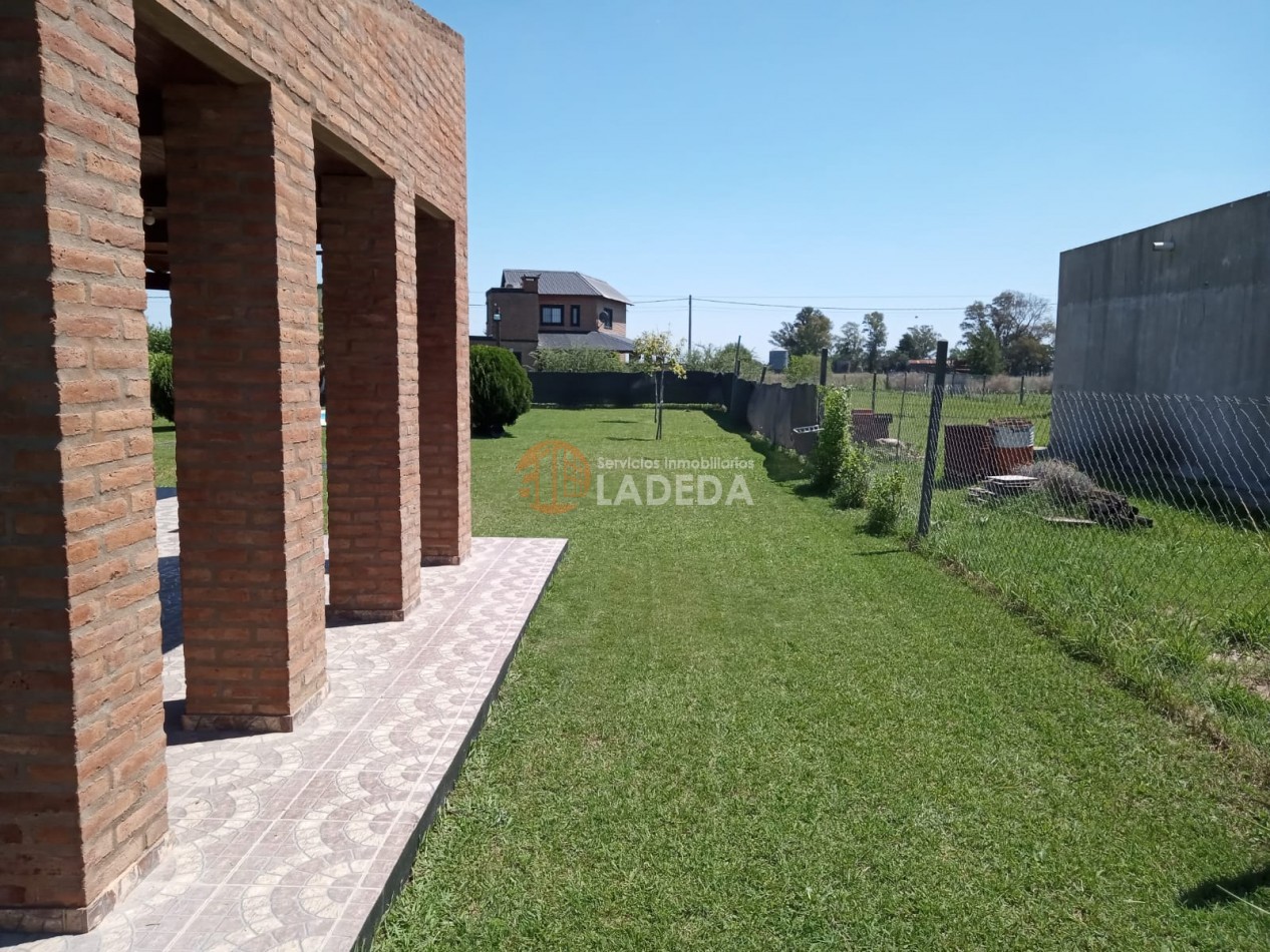 CASA CON PILETA - HERMOSO PARQUE EN PUNTA CHACRA - ROLDAN
