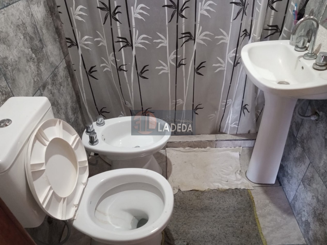 CASA CON PILETA Y HERMO PARQUE EN PUNTA CHACRA - ROLDAN
