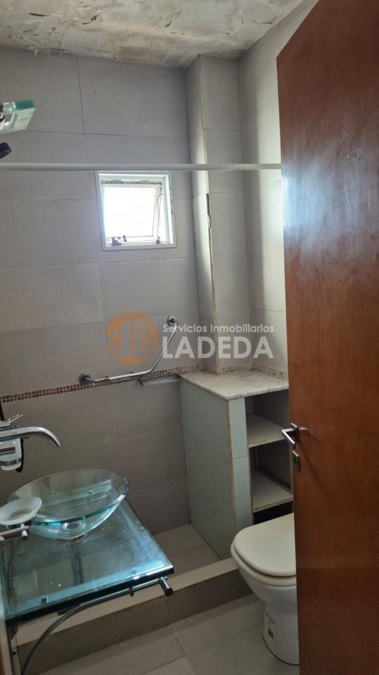 PH EN 1ER PISO - OPORTUNIDAD PARA INVERTIR - CALLE URUGUAY 1767 -BARRIO HOSPITALES