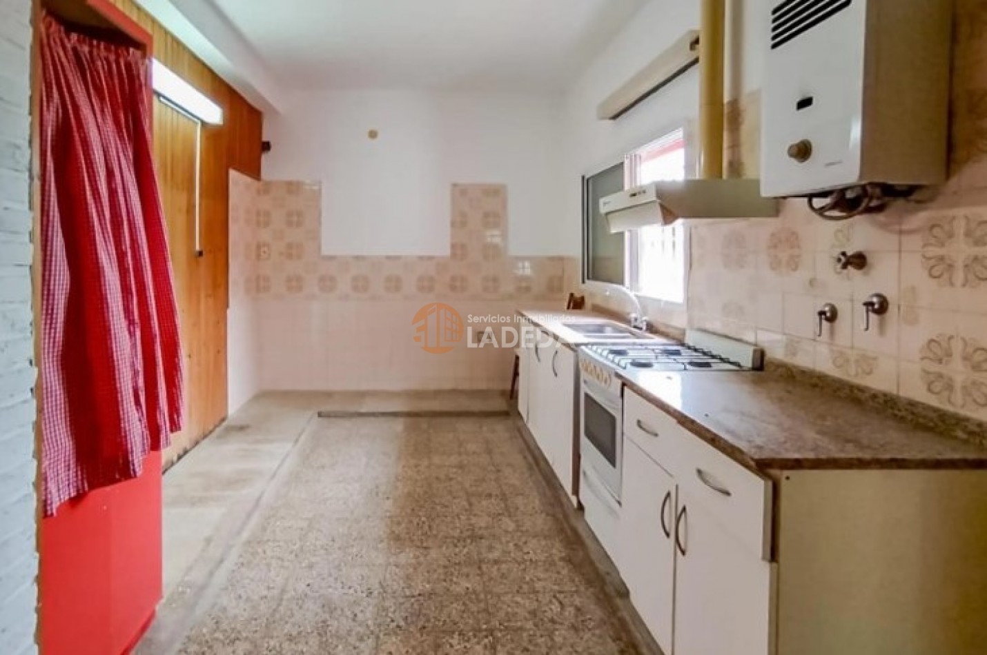CASA A LA VENTA o PERMUTA DE 214 M2 CUBIERTOS CALLE MITRE 345 -MONJES - SANTA FE