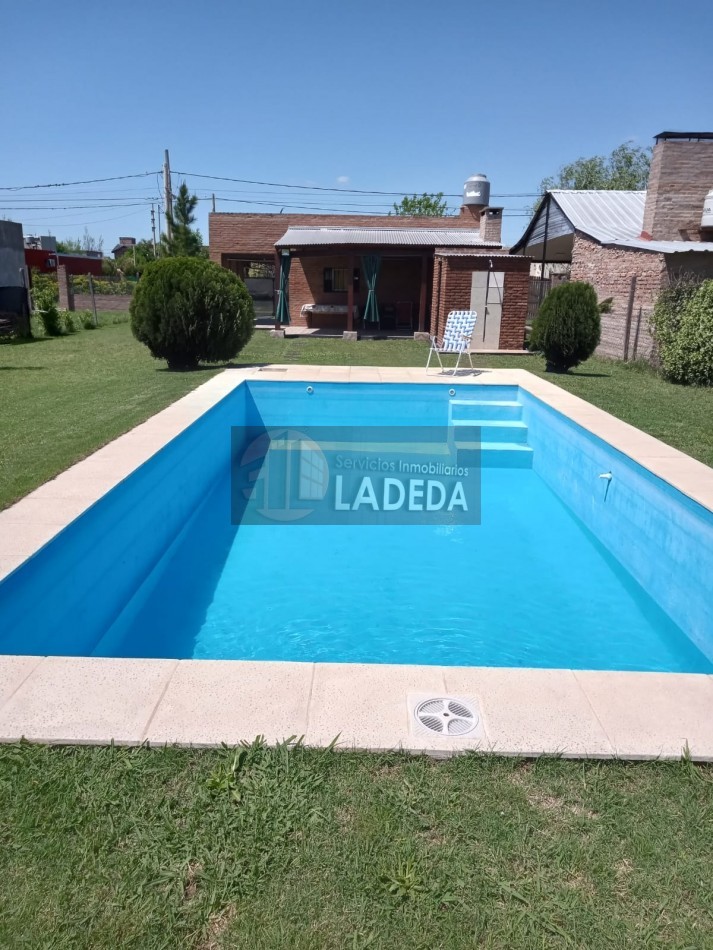 CASA CON PILETA Y HERMO PARQUE EN PUNTA CHACRA - ROLDAN