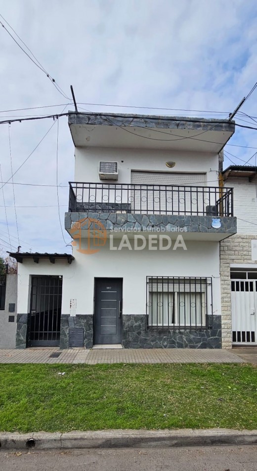 HERMOSA CASA EN BARRIO BELGRANO - ECUADOR AL 1000
