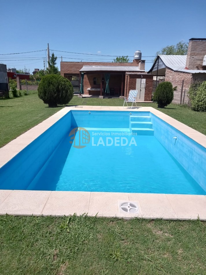 CASA CON PILETA - HERMOSO PARQUE EN PUNTA CHACRA - ROLDAN