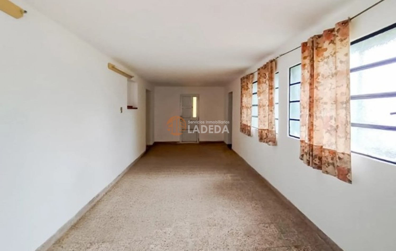 CASA A LA VENTA o PERMUTA DE 214 M2 CUBIERTOS CALLE MITRE 345 -MONJES - SANTA FE