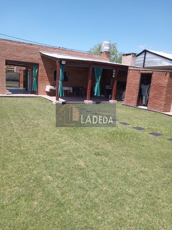 CASA CON PILETA Y HERMO PARQUE EN PUNTA CHACRA - ROLDAN