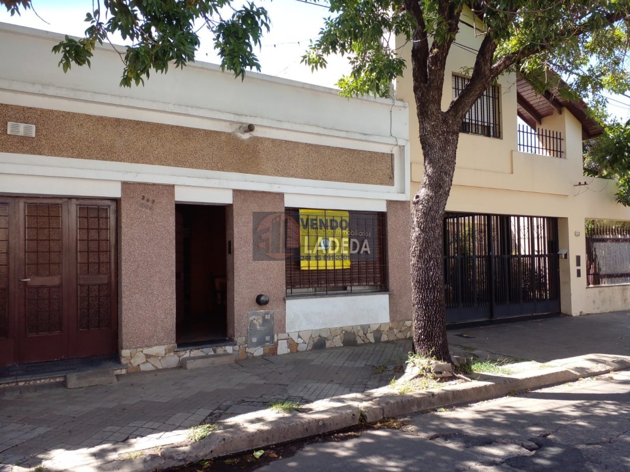 CASA AL FRENTE EN BARRIO AZCUENAGA
