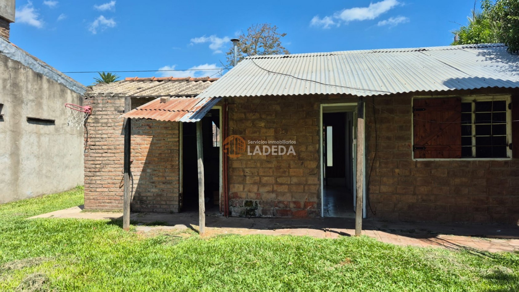 OPORTUNIDAD LOTE CON TODOS LOS SERVICIOS EN FUNES - MAS CASA PREFABRICADA